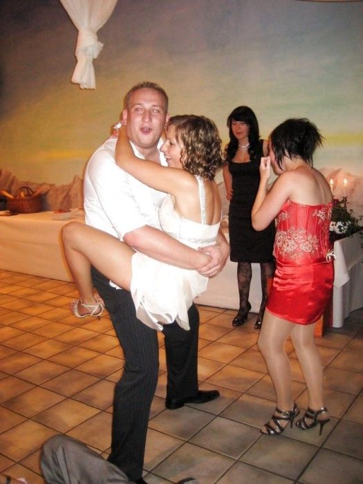 These Bridesmaids Know How To Party (21 pics)