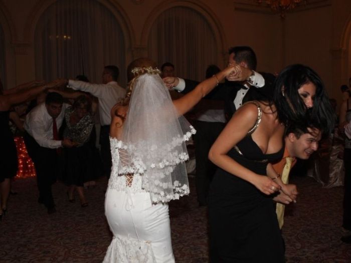 These Bridesmaids Know How To Party (21 pics)