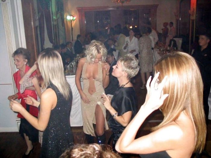 These Bridesmaids Know How To Party (21 pics)