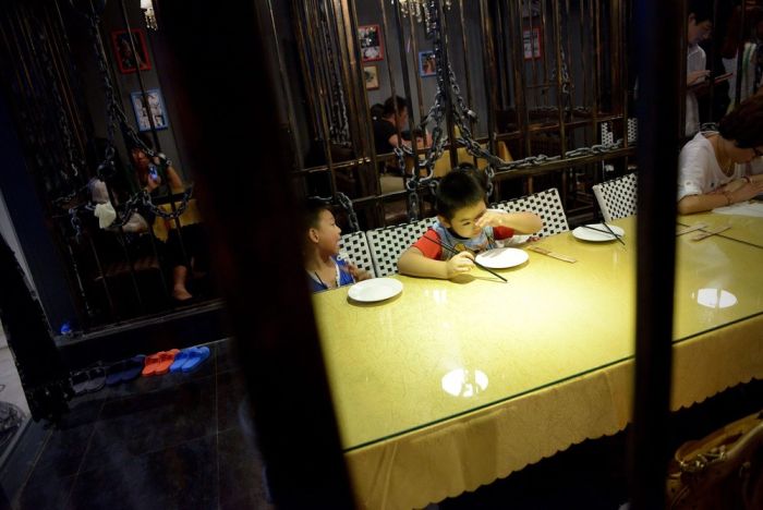 Prison Themed Restaurant In China (12 pics)