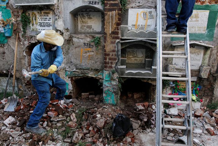 Guatemalan Graves Get Opened (14 pics)