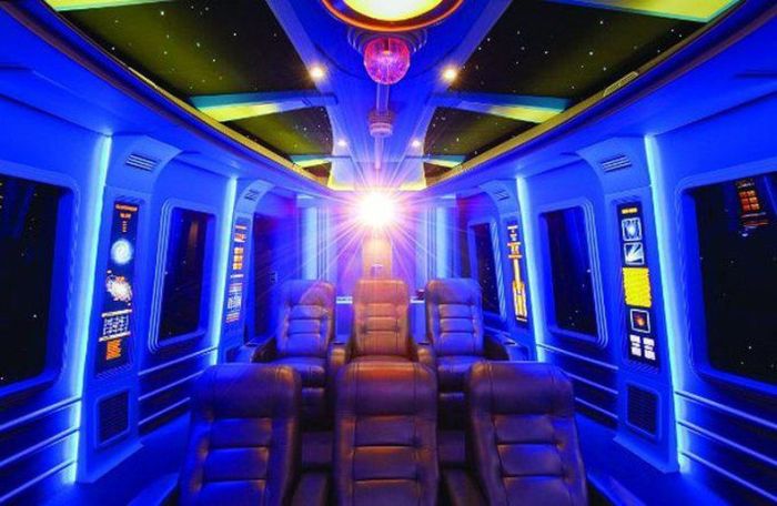 Incredible Movie Themed Homes (30 pics)