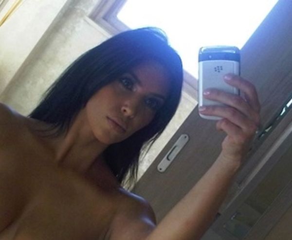 Kim Kardashian Leaked Photos (2 pics)