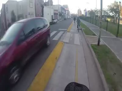 Cyclist Gets Robbed On The Street