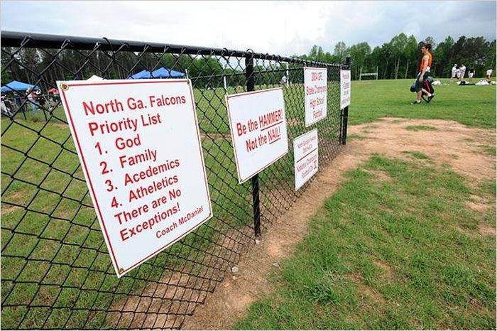 Good Examples Of Why Grammar And Spelling Matter (25 pics)