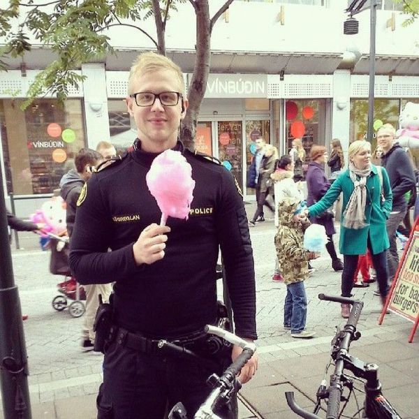 Icelandic Police Are The Coolest Cops Ever (46 pics)