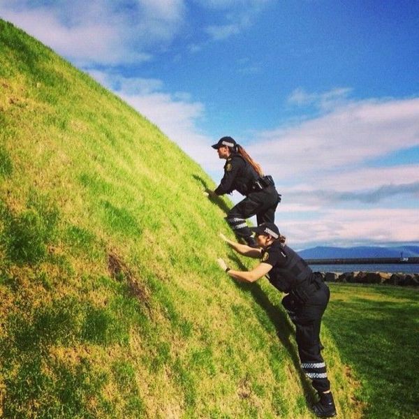 Icelandic Police Are The Coolest Cops Ever (46 pics)