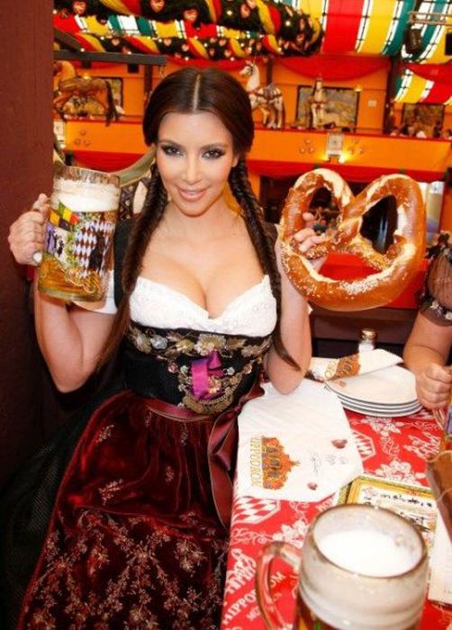 The Best Boobs And Beer From Oktoberfest (37 pics)