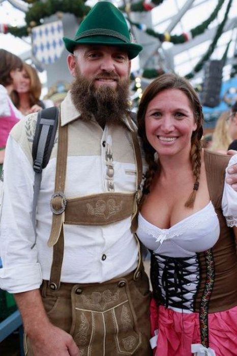 The Best Boobs And Beer From Oktoberfest (37 pics)