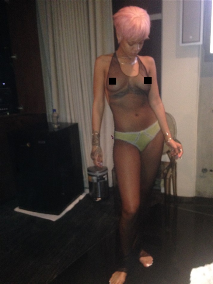 Leaked Rihanna Nude Pics (19 pics)