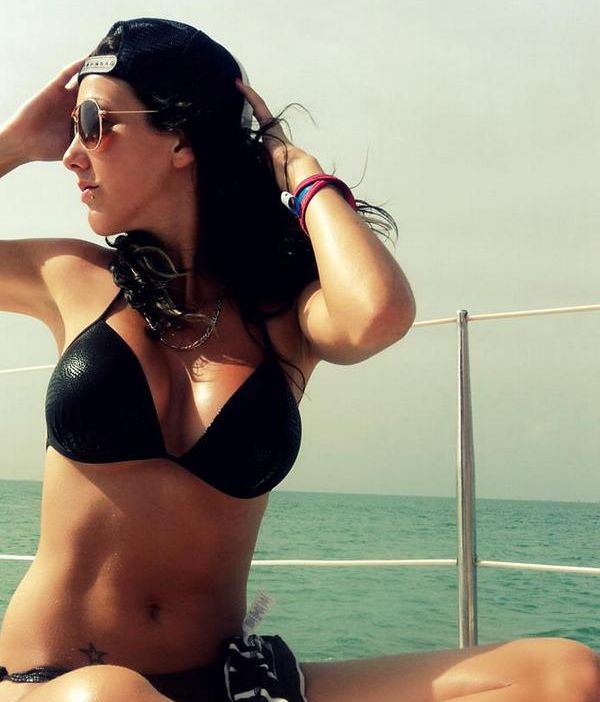 Don't Let Her Looks Fool You, Stephanie Beaudoin Is A Crook (5 pics)