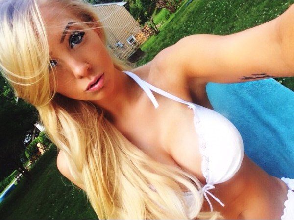 The Hottest Girls of the Day (18 pics)