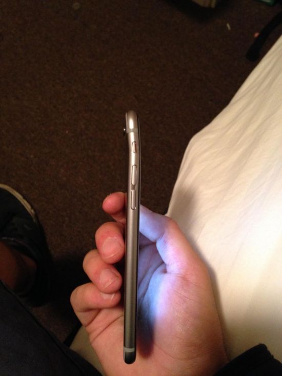 The iPhone 6 Plus Is Bending In People's Pockets (3 pics)
