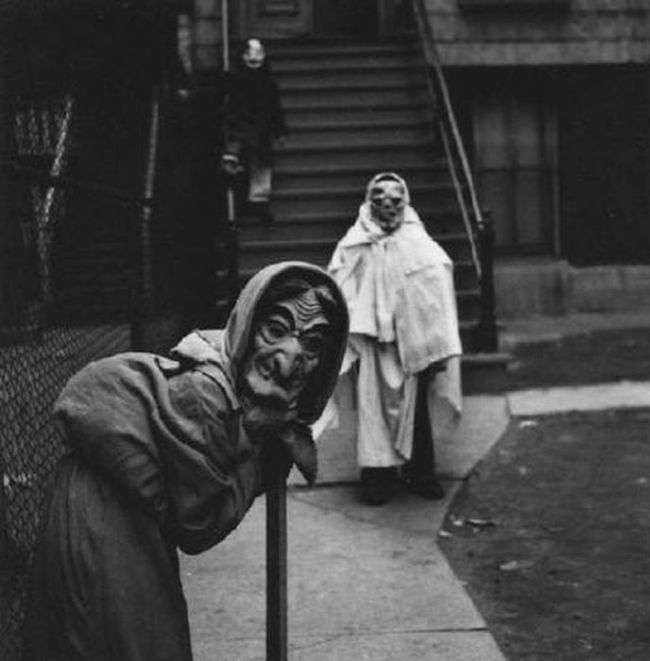 Vintage Costumes That Are Extremely Creepy (20 pics)