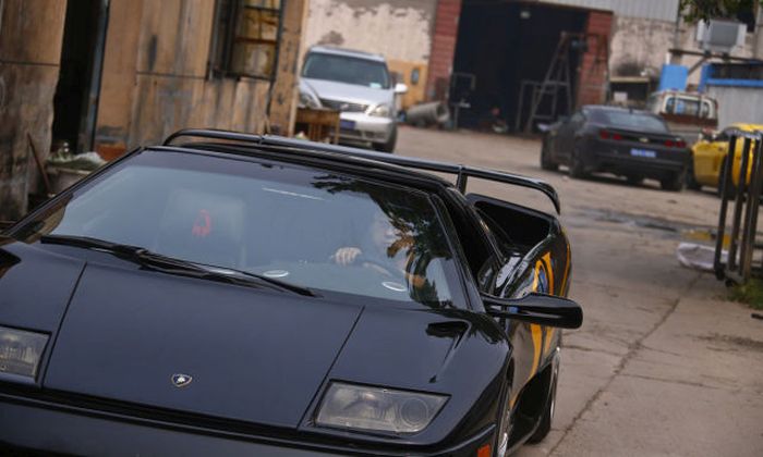 Lamborghini Diablo Built From Scratch (28 pics)