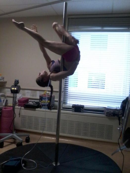 Pole Dancer With 25% Lung Function (6 pics)