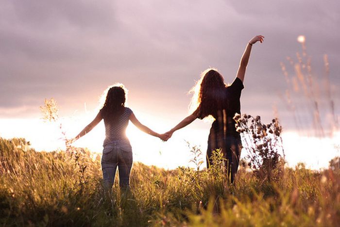 The Big Differences Between A Normal Friend And A Russian Friend (7 pics)