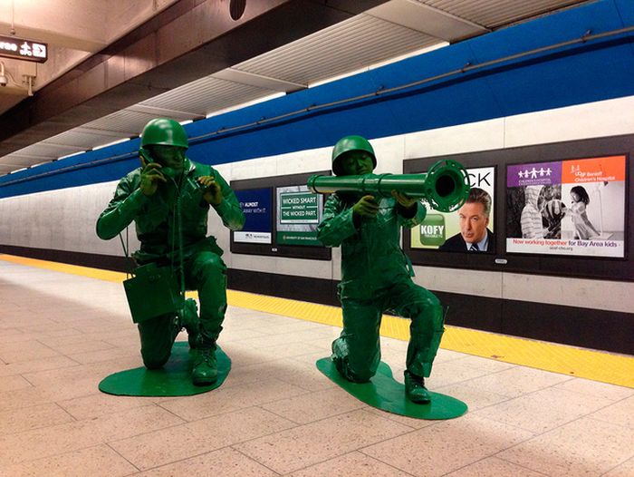 Amazing Homemade Army Men Costumes (7 pics)