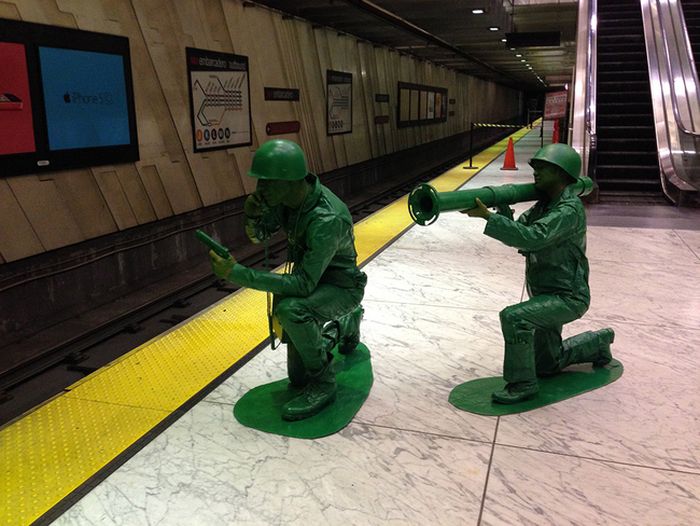 Amazing Homemade Army Men Costumes (7 pics)