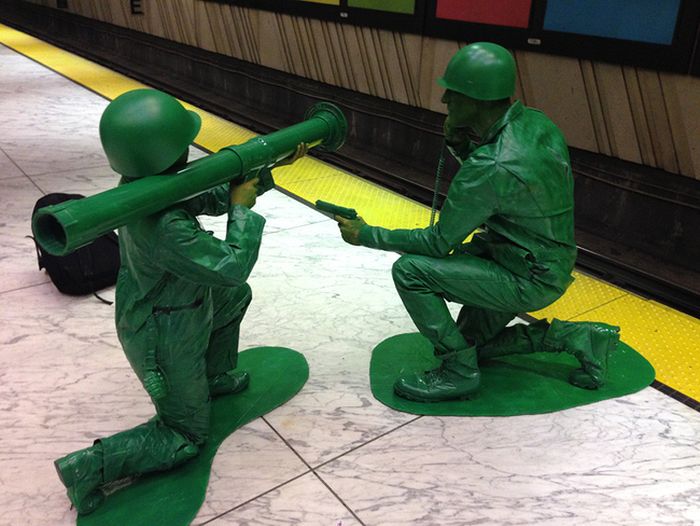 Amazing Homemade Army Men Costumes (7 pics)