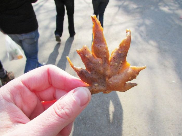 Maple Leaves Turned Into A Tasty Treat (8 pics)