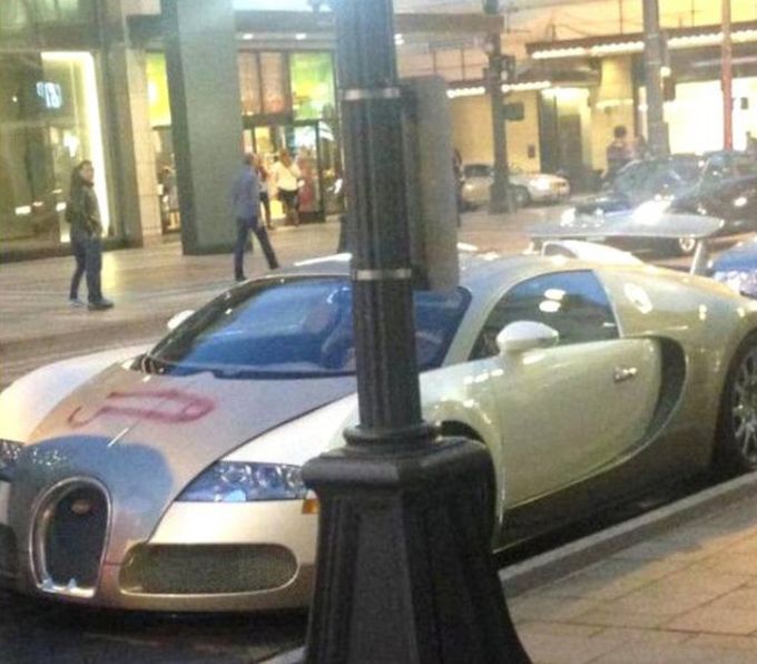 Bugatti Veyron Gets An Unfortunate Picture Added To It (3 pics)