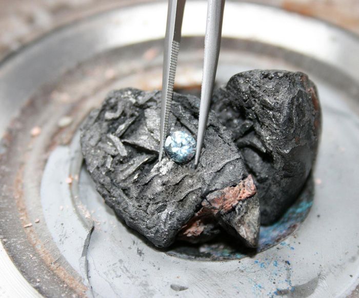 Turn Your Cremated Remains Into Diamonds (8 pics)