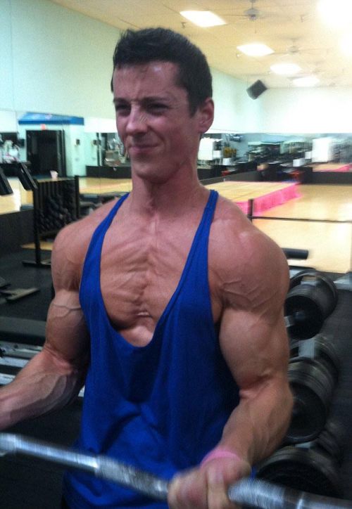 From Lymphoma Patient To Bodybuilder (12 pics)
