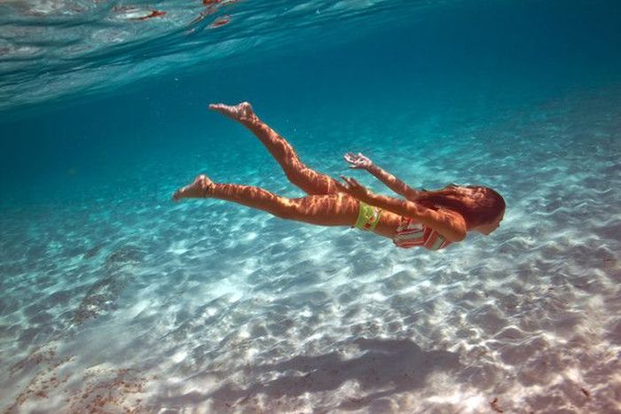 Beautiful Woman Does Underwater Photoshoot (53 pics)