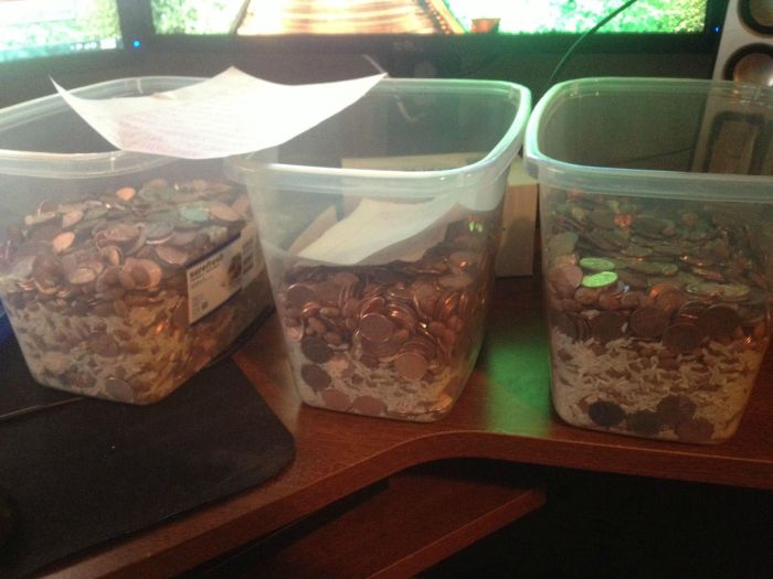 Divorce Settlement Paid In Pennies (2 pics)