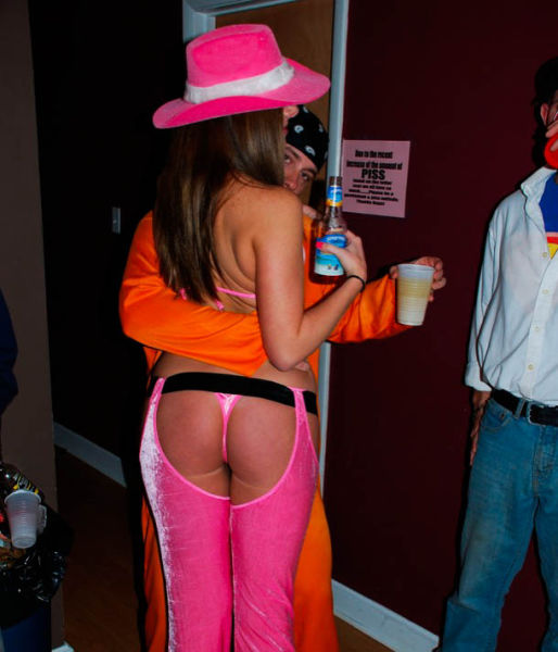 These Halloween Costumes Were Built To Show Off The Booty (62 pics)