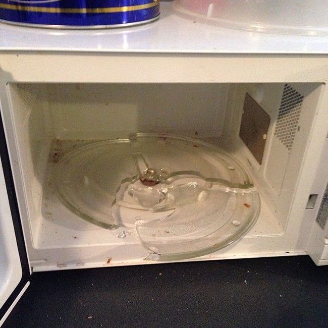When Using Your Microwave Goes Wrong (25 pics)
