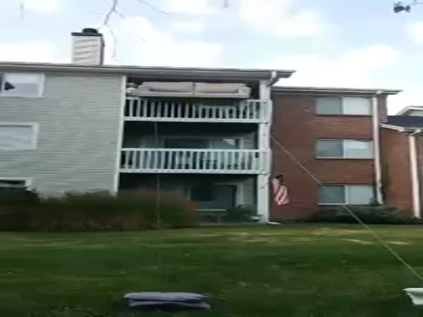 Interesting Way of Couch Moving