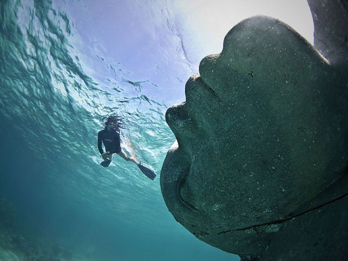 The Underwater Version Of Atlas (8 pics)