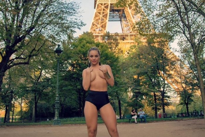 Brazilian Miss Bum Bum Contestant Poses At The Eiffel Tower (9 pics)