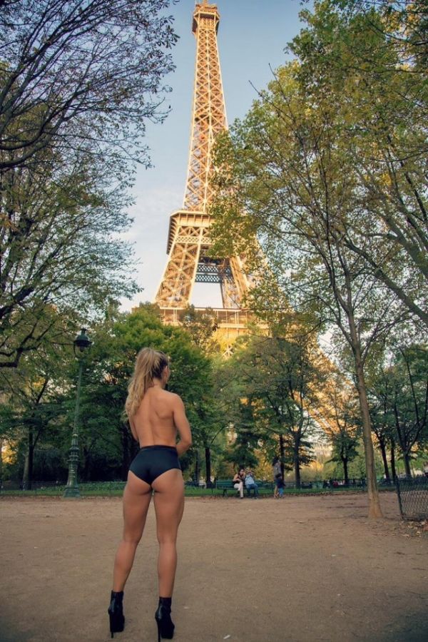 Brazilian Miss Bum Bum Contestant Poses At The Eiffel Tower (9 pics)