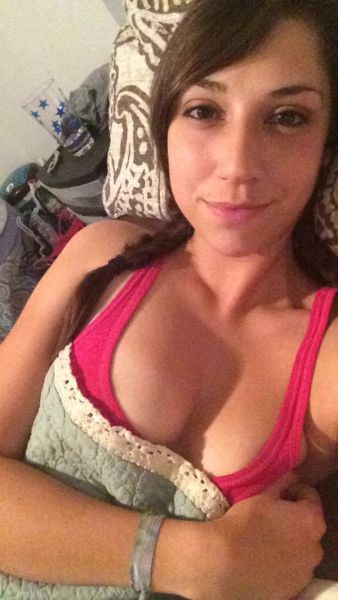 Braless And Free Is The Way To Be (40 pics)