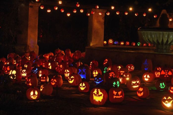 Amazing Display Of 5,000 Carved Pumpkins  (30 pics)