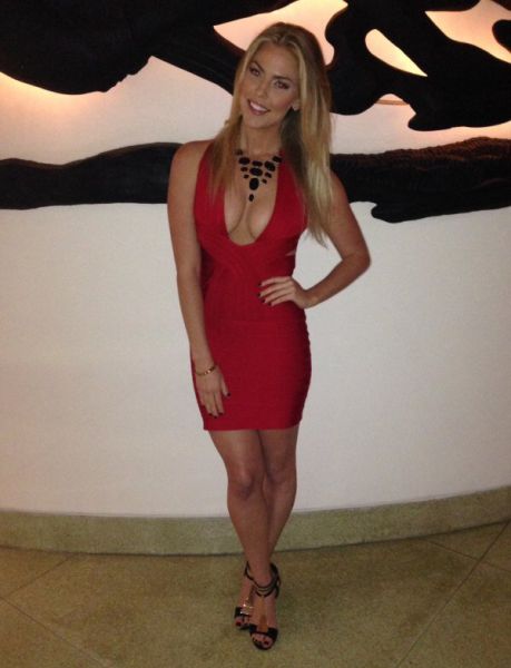 A Tight Dress Is What You Wear When You Want To Dress For Success (42 pics)