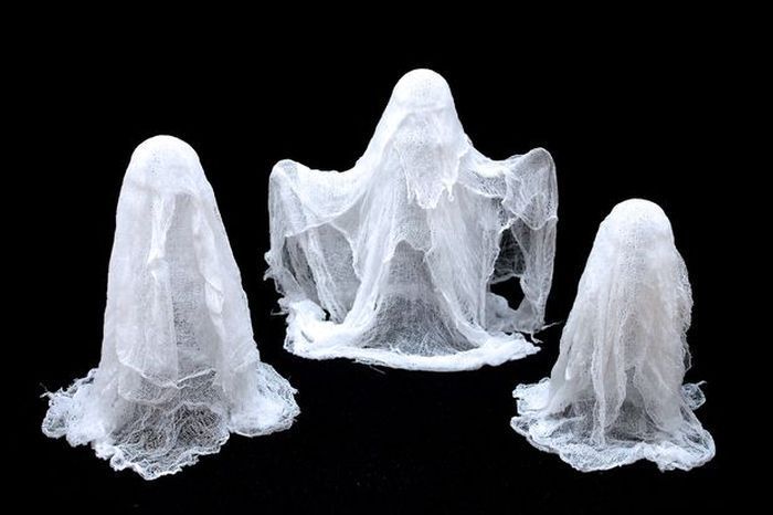 How To Make Ghosts With Cheesecloth (9 pics)