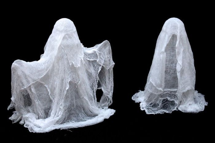 How To Make Ghosts With Cheesecloth (9 pics)