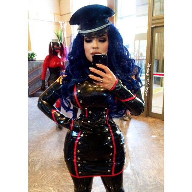 Kelly Lee Dekay May Have The Smallest Waist Ever (30 pics)