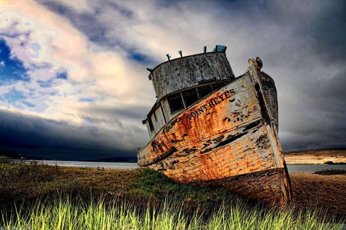 Haunting Pictures Of Abandoned Ships (47 pics)