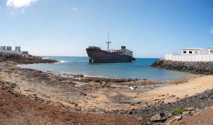 Haunting Pictures Of Abandoned Ships (47 pics)