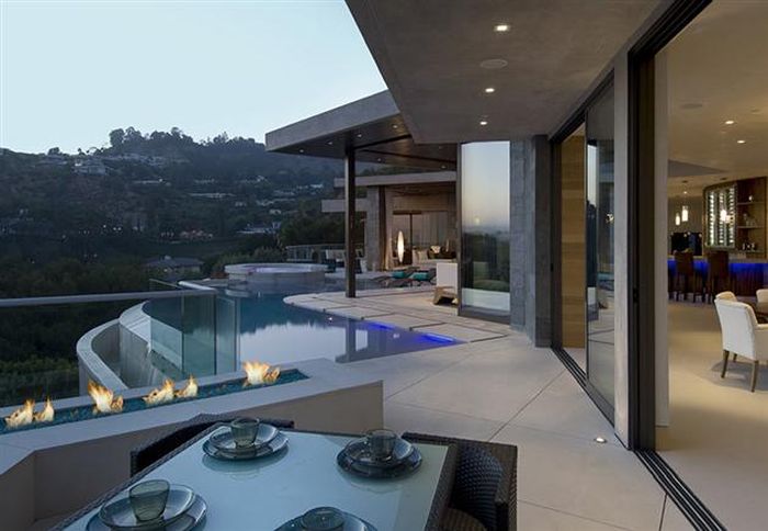 This Is The Most Incredible Bachelor Pad In Los Angeles (32 pics)