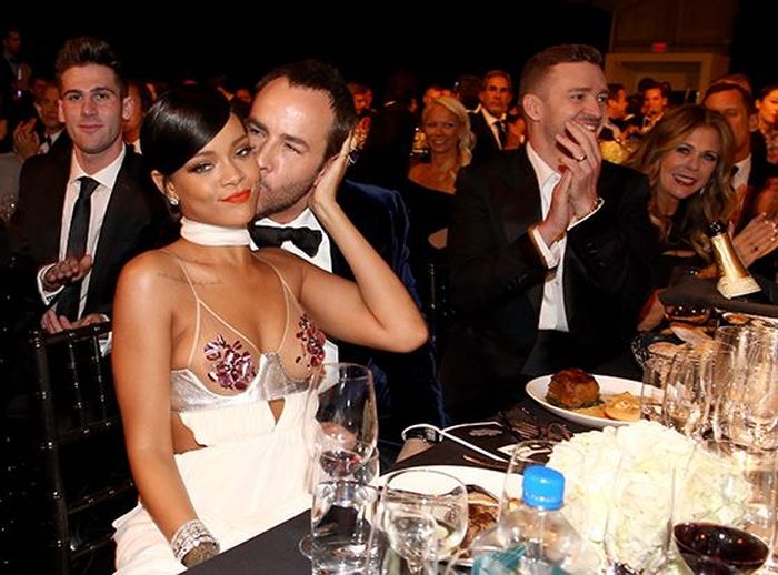 Rihanna and Miley Cyrus Wearing Sexy Dresses (18 pics)