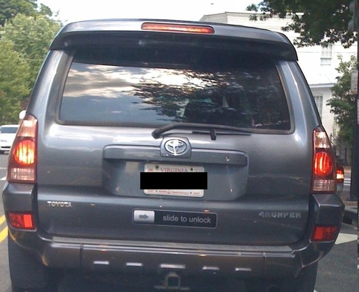 The World's Most Ridiculous Bumper Stickers (31 pics)