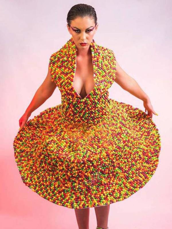 See The Dress That's Made Out Of Using 3,000 Skittles (5 pics)