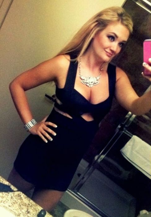 Girls In Tight Dresses Are Hard To Resist (37 pics)