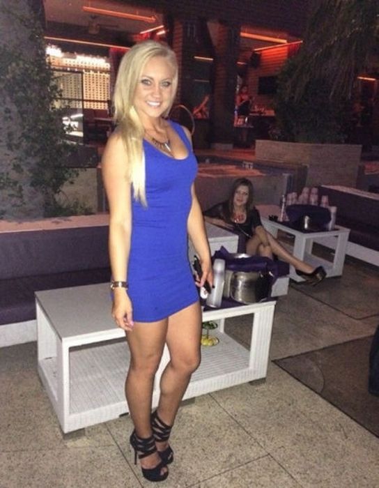 Girls In Tight Dresses Are Hard To Resist (37 pics)